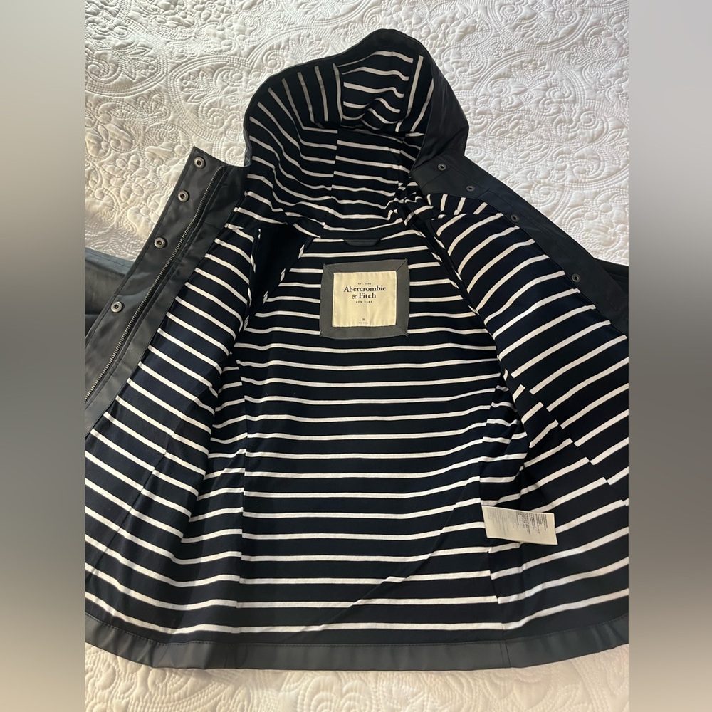 Abercrombie & Fitch Heavy-Duty Classic Juniors Rain Coat, Size M, NWOT - Picture 10 of 12
